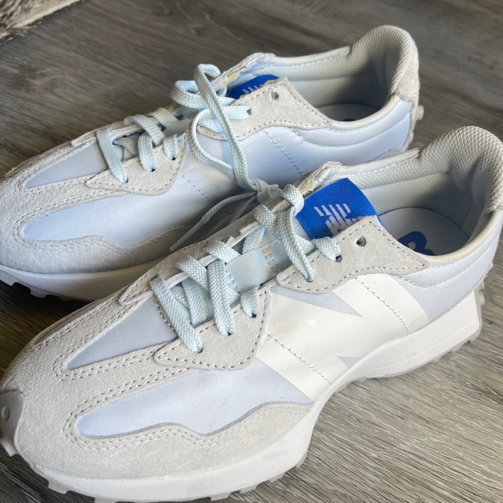 New Balance 327